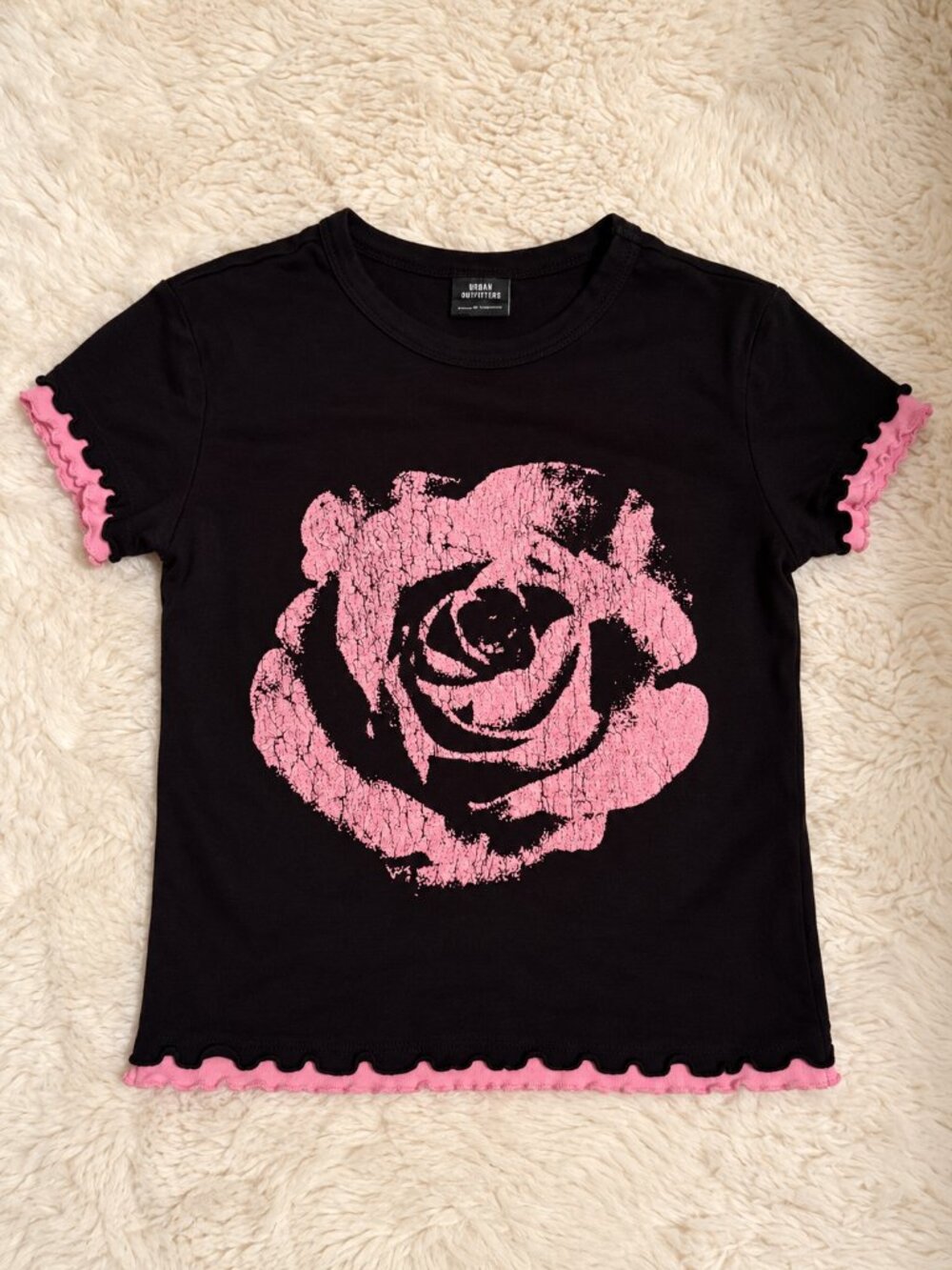 Urban Outfitters Women’s Black Pink Rose Graphic Baby Tee Size S Y2K Lettuce Hem